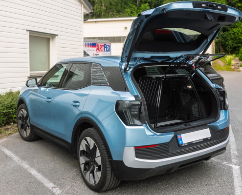 Artfex Medium m/sideåpning i Ford Explorer EV