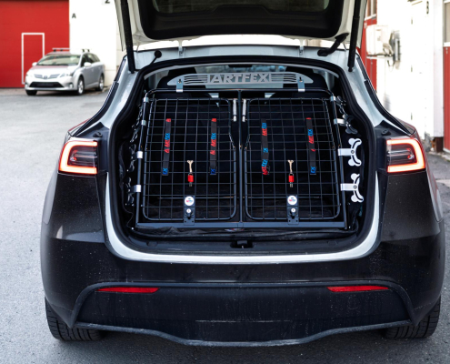 Hundegrind M2 i Tesla Y