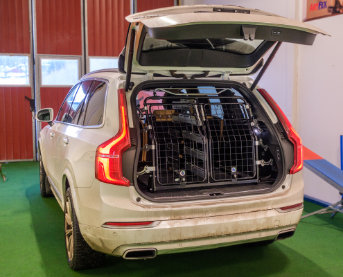 Artfex Hundegrid M2 m/avdeler i Volvo XC90